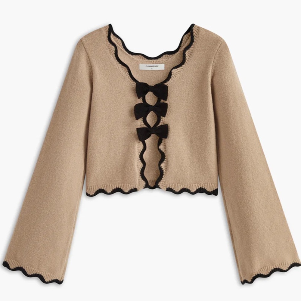NWT - Commense Contrast Wave Trim Bow Sweater